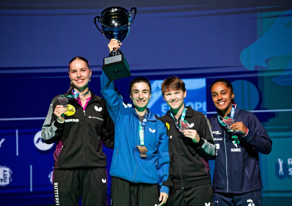 Элизабет Абраамян (вторая слева) выиграла первое в истории России золото чемпионата Европы по настольному теннису в Словении